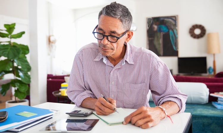 contractor or employee understanding the differences